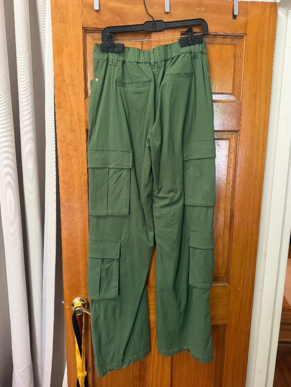 ALICE + OLIVIA AKERS OVERSIZED CARGO PANT - Picture 6 of 6